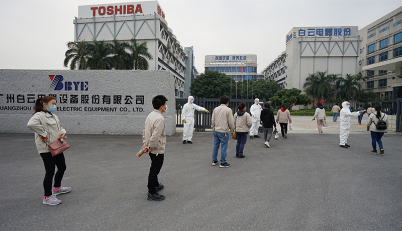 >體溫檢測，井然有序！